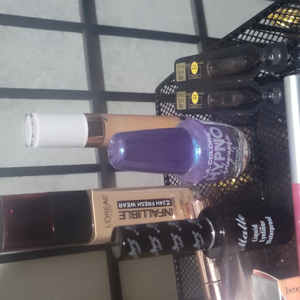 Makeup bundle - Picture 3 of 3